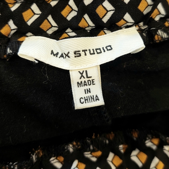 Geometric flowy midi skirt - Picture 3 of 3